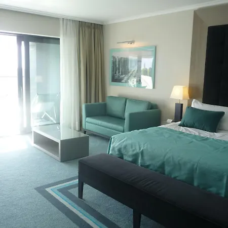 La Reserve Hotel
