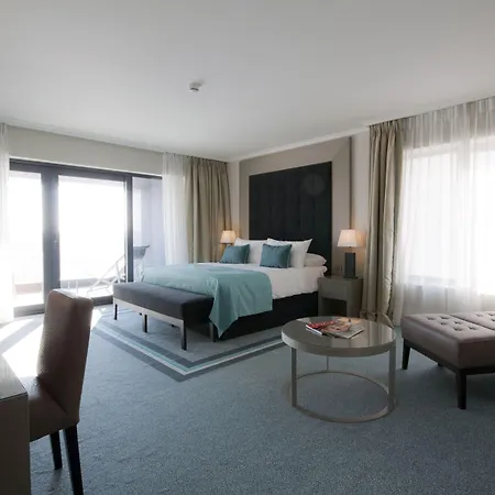 Hotel La Reserve 5*